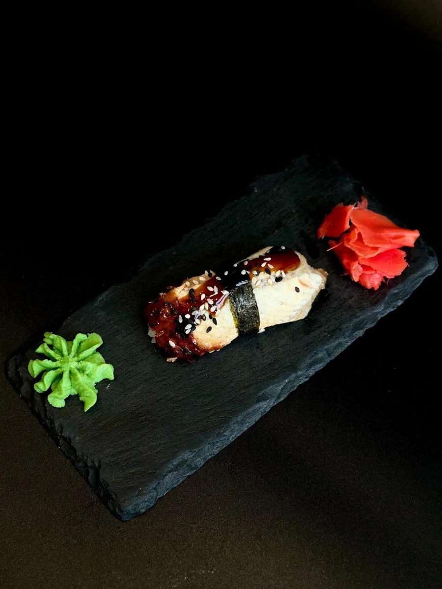 Суши с угрем